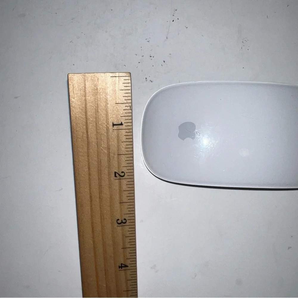 Apple Magic Laser Mouse Wireless Bluetooth White A1296 Untested preowned Read!!